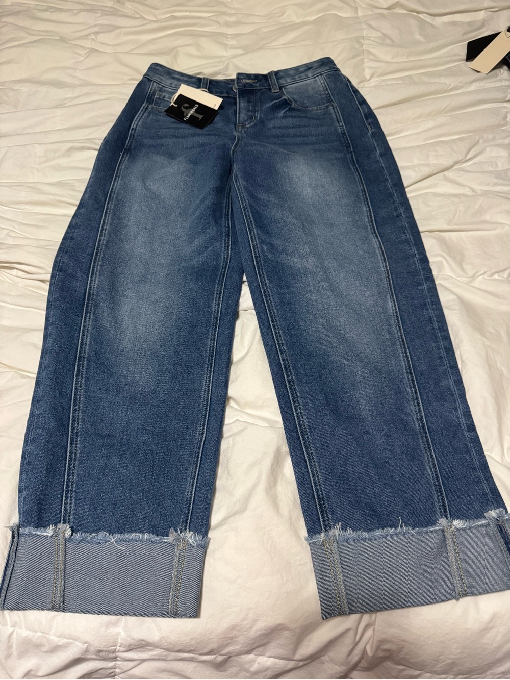 High-Rise Wide-Leg Cropped Jeans in Medium Blue